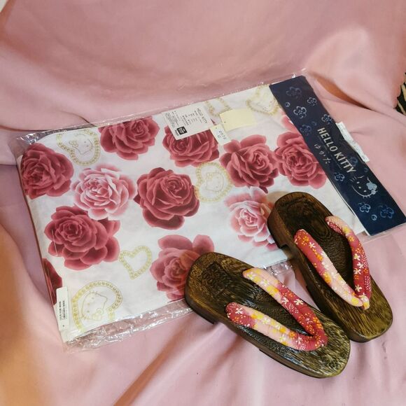 Rare Hello Kitty Rose Red Pink Kimono Yukata Geta Women Robe Japan Vintage Retro - Picture 2 of 15